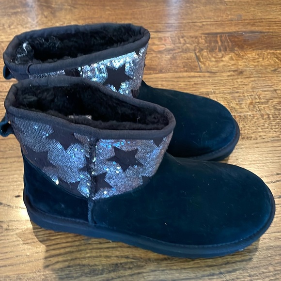 UGG Classic Mini Sequin Stars Boots New in Box - Picture 1 of 5